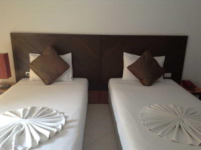 Hotel Ascot Krabi Ao Nang Esterno foto